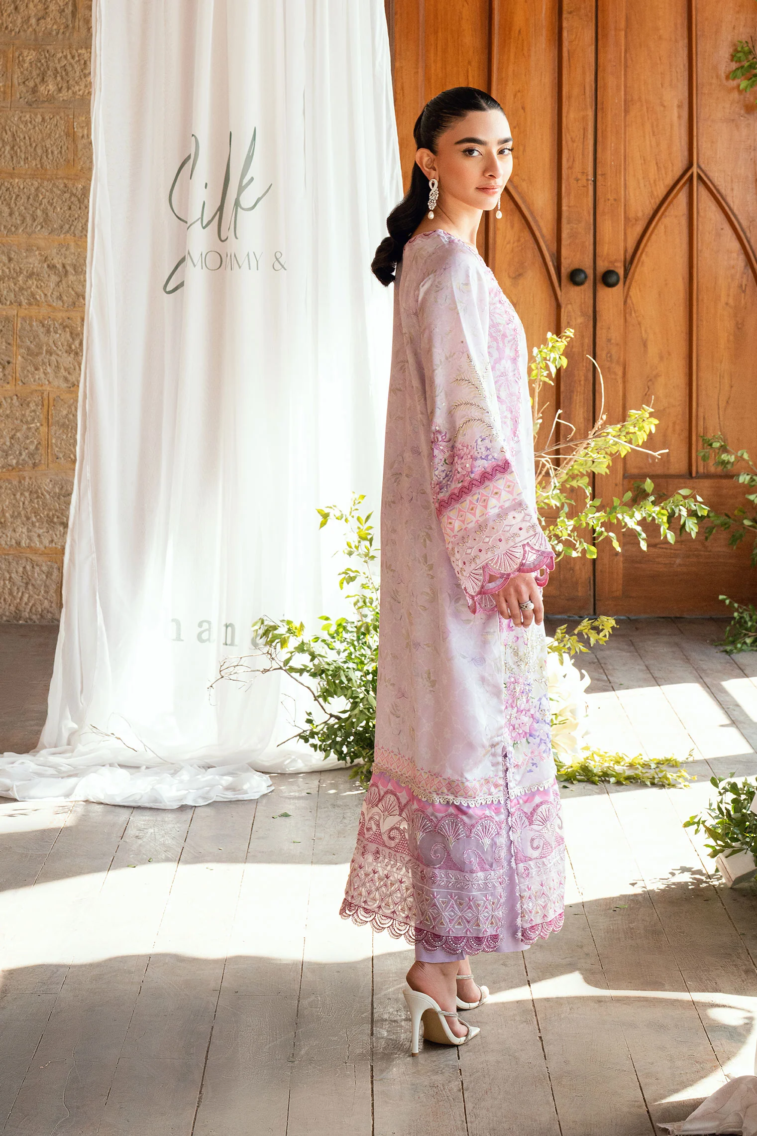SS26DA-2896 LILAC 2PCS HAND EMBELLISHED KURTA WITH TROUSER - Image 4