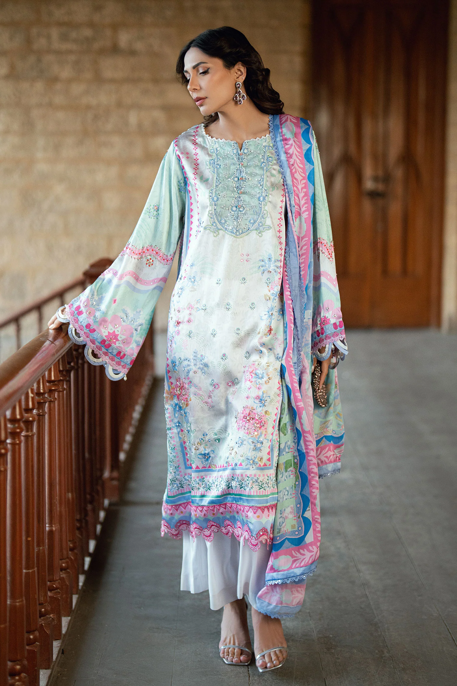 SS26DA-2899 L-GREEN 2PCS HAND EMBELLISHED KURTA WITH TROUSER - Image 4