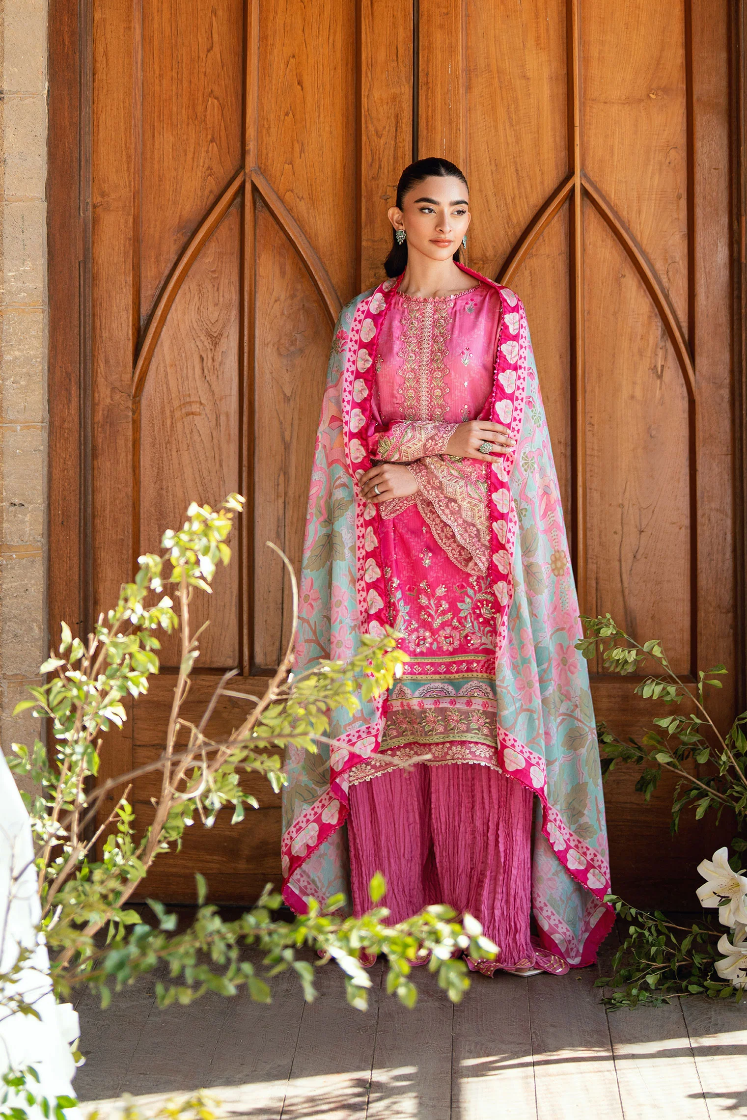 SS26DA-2900 PINK 2PCS HAND EMBELLISHED KURTA WITH TROUSER - Image 4