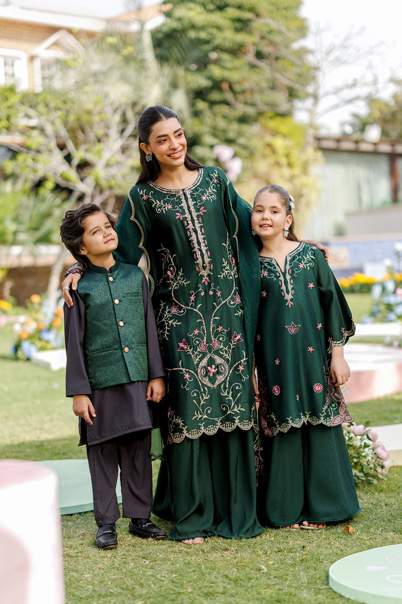 SS26DA-2902 BOTTLE GREEN 2PCS EMBROIDERED KURTA WITH TROUSER - Image 10