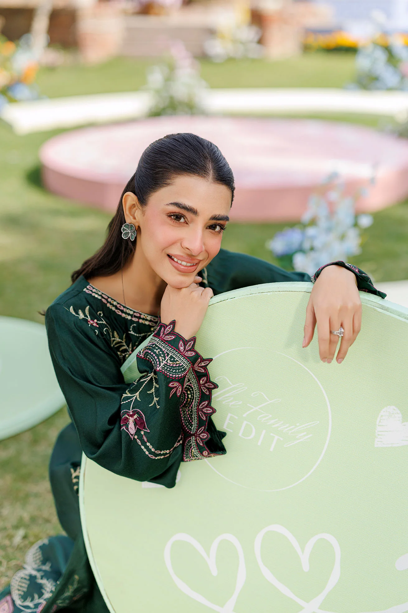 SS26DA-2902 BOTTLE GREEN 2PCS EMBROIDERED KURTA WITH TROUSER - Image 9