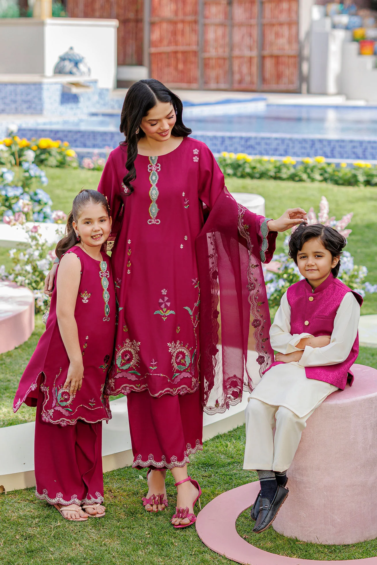 SS26DA-2903 MAGENTA 2PCS EMBROIDERED KURTA WITH TROUSER - Image 10
