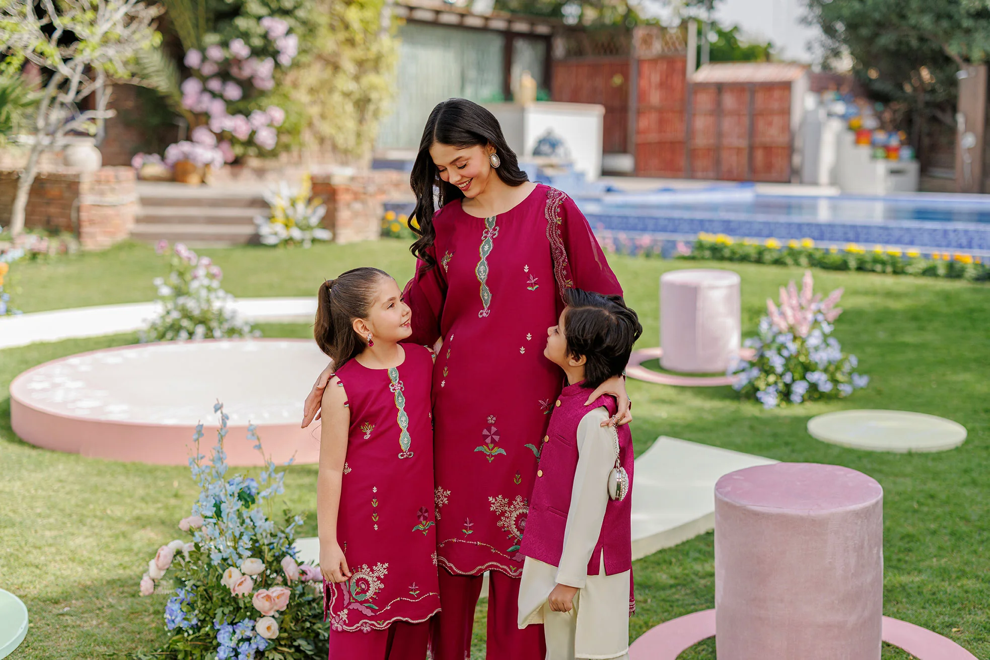 SS26DA-2903 MAGENTA 2PCS EMBROIDERED KURTA WITH TROUSER - Image 9