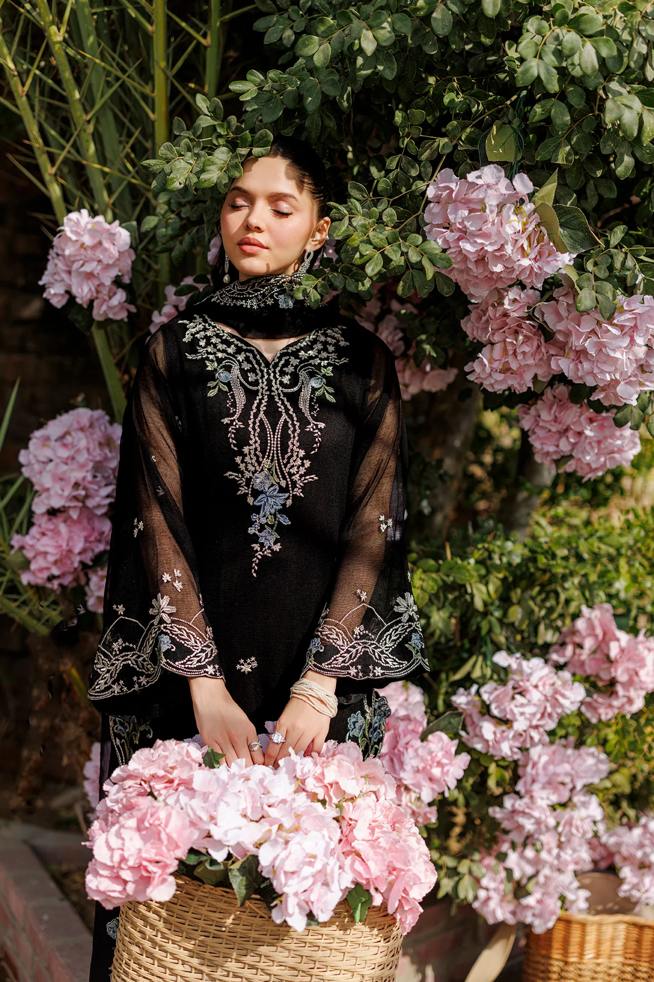 SS26DA-2905 BLACK 2PCS EMBROIDERED KURTA WITH TROUSER - Image 10