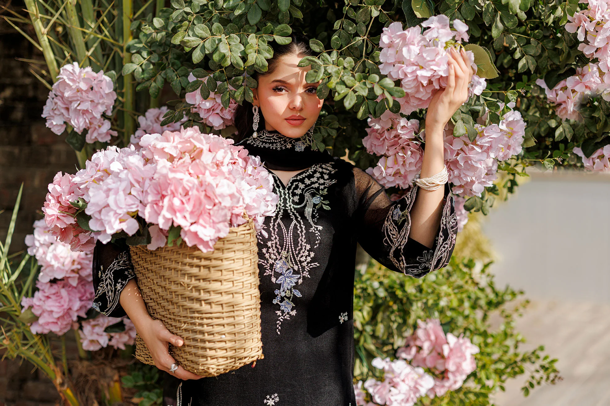 SS26DA-2905 BLACK 2PCS EMBROIDERED KURTA WITH TROUSER - Image 11