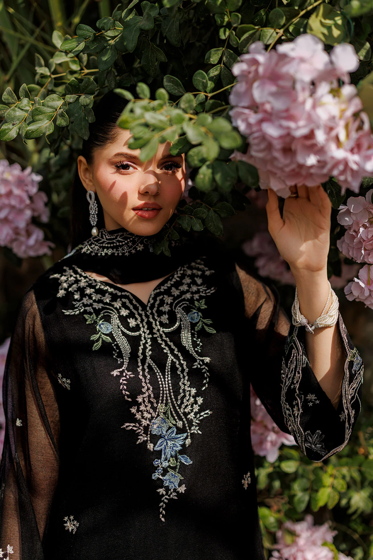 SS26DA-2905 BLACK 2PCS EMBROIDERED KURTA WITH TROUSER - Image 9