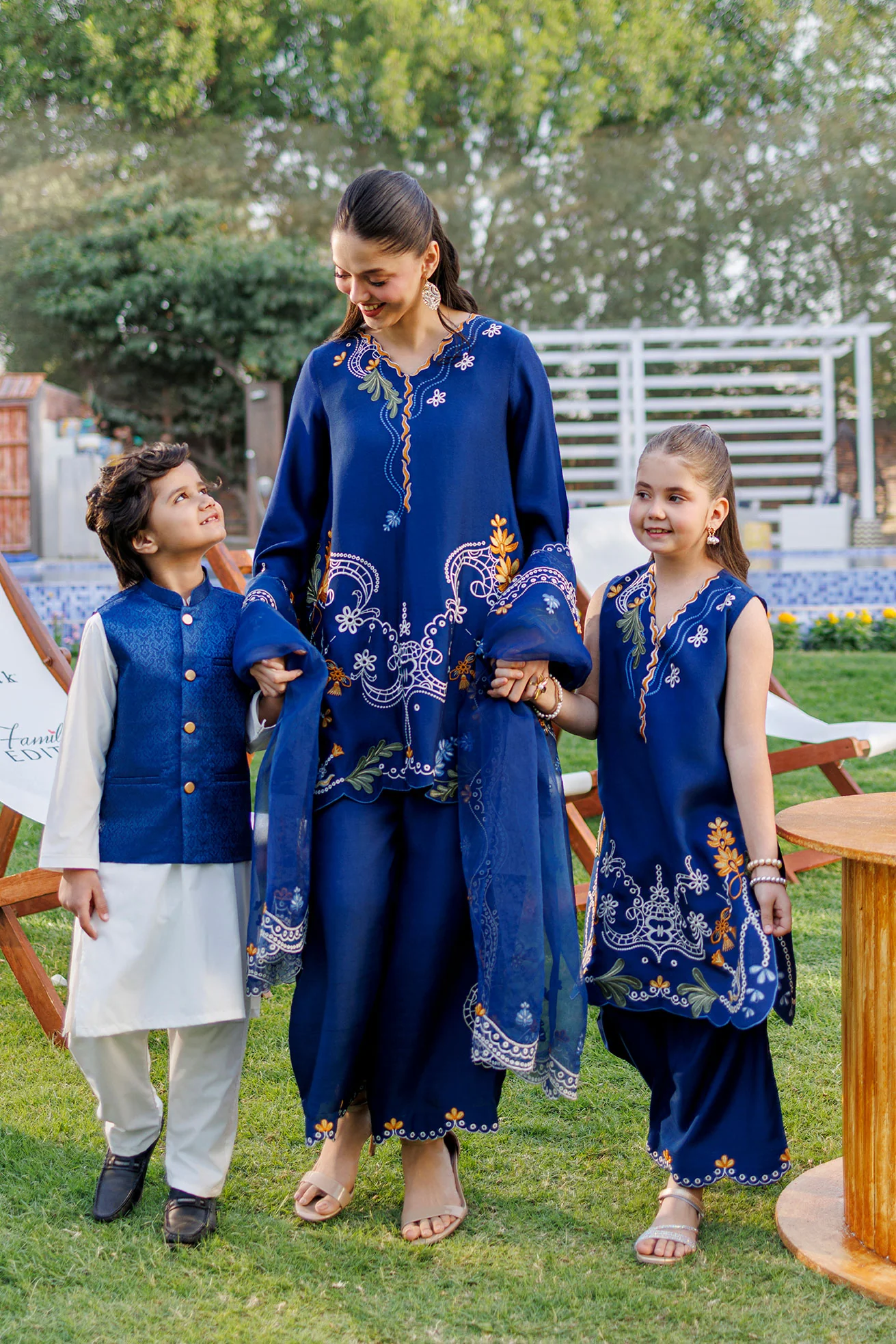 SS26DA-2907 ROYAL BLUE 2PCS EMBROIDERED KURTA WITH TROUSER - Image 3