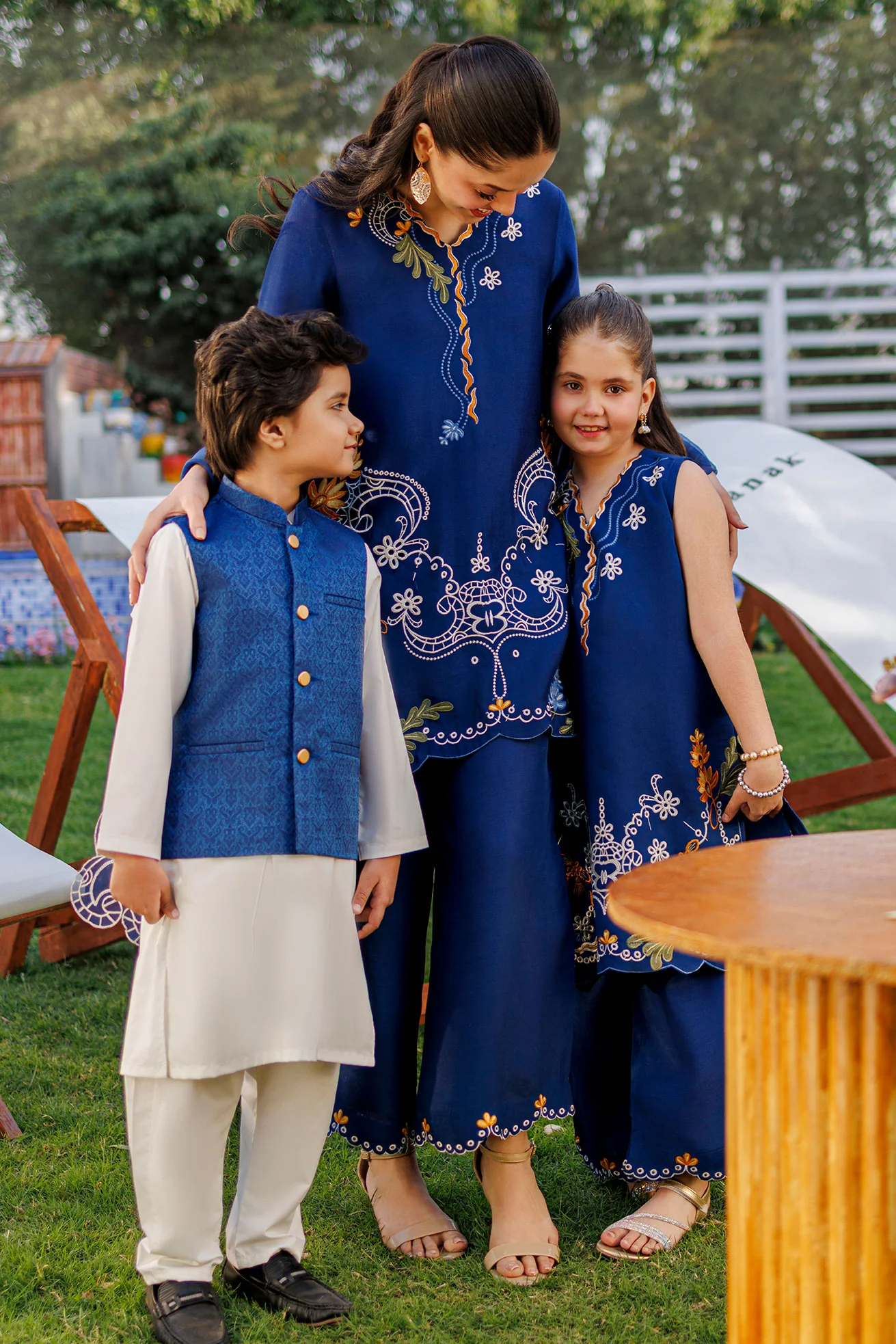 SS26DA-2907 ROYAL BLUE 2PCS EMBROIDERED KURTA WITH TROUSER - Image 8