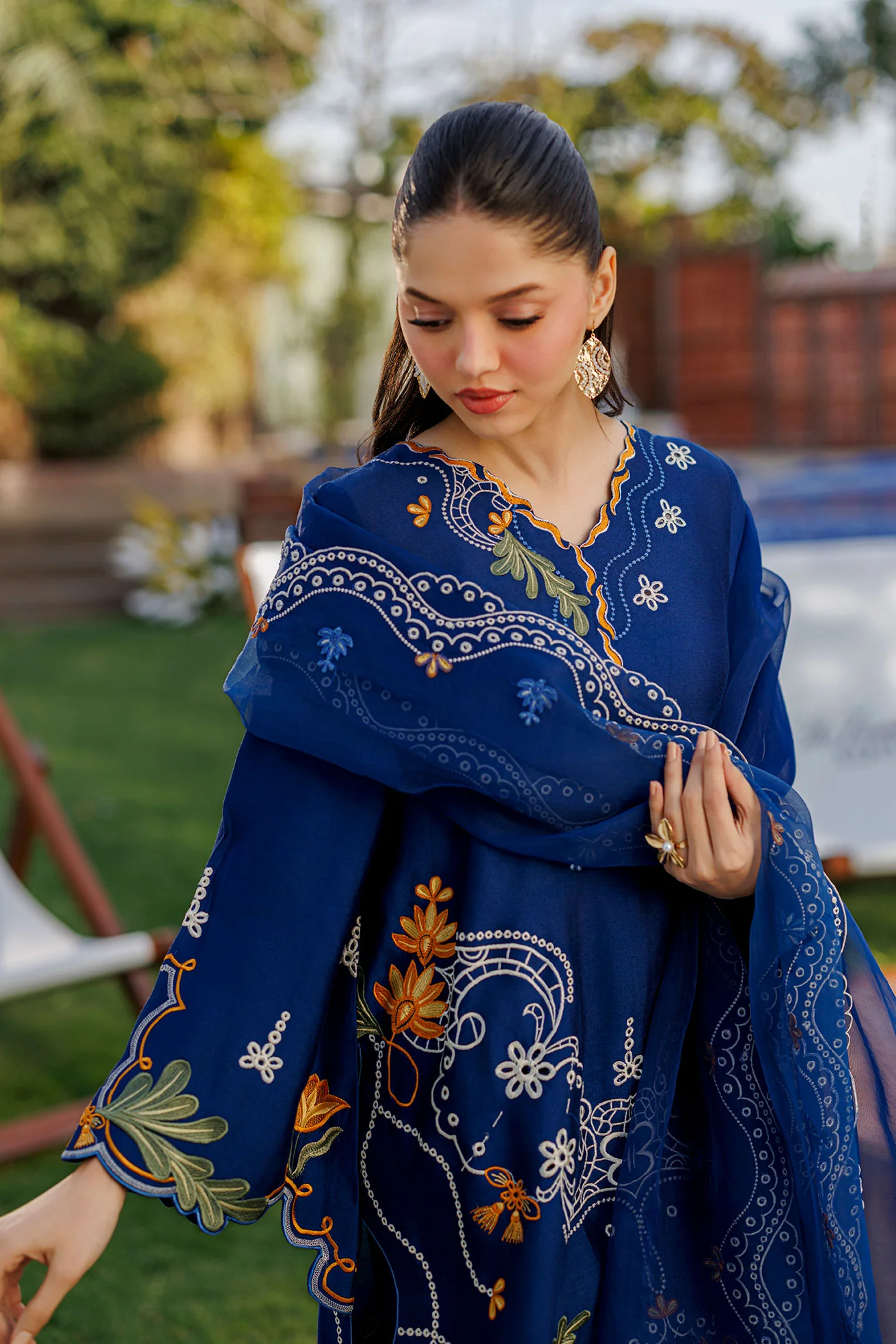 DUPATTA: SS26DD-2907  NAVY BLUE EMBROIDED DUPATTA - Image 2